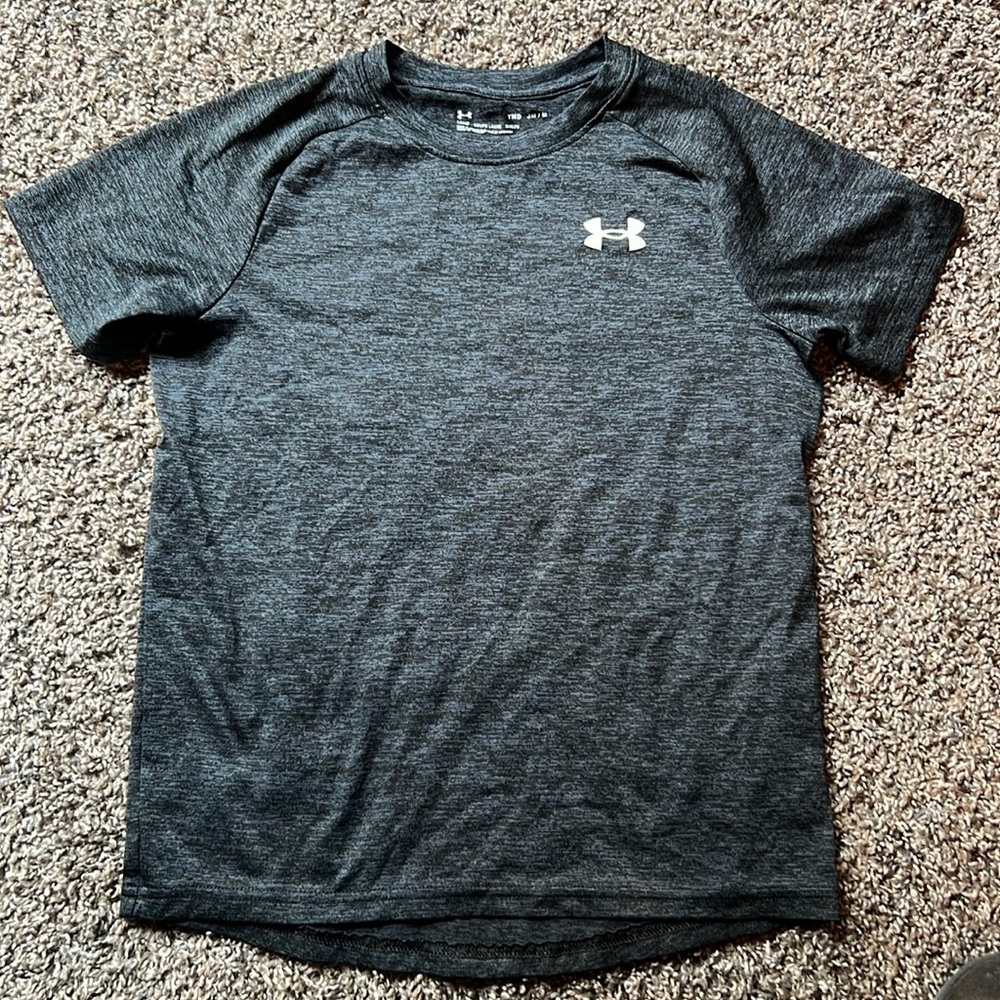 👕 Youth Medium Under Armour Loose Fit Short Sleeve Shirt 💥